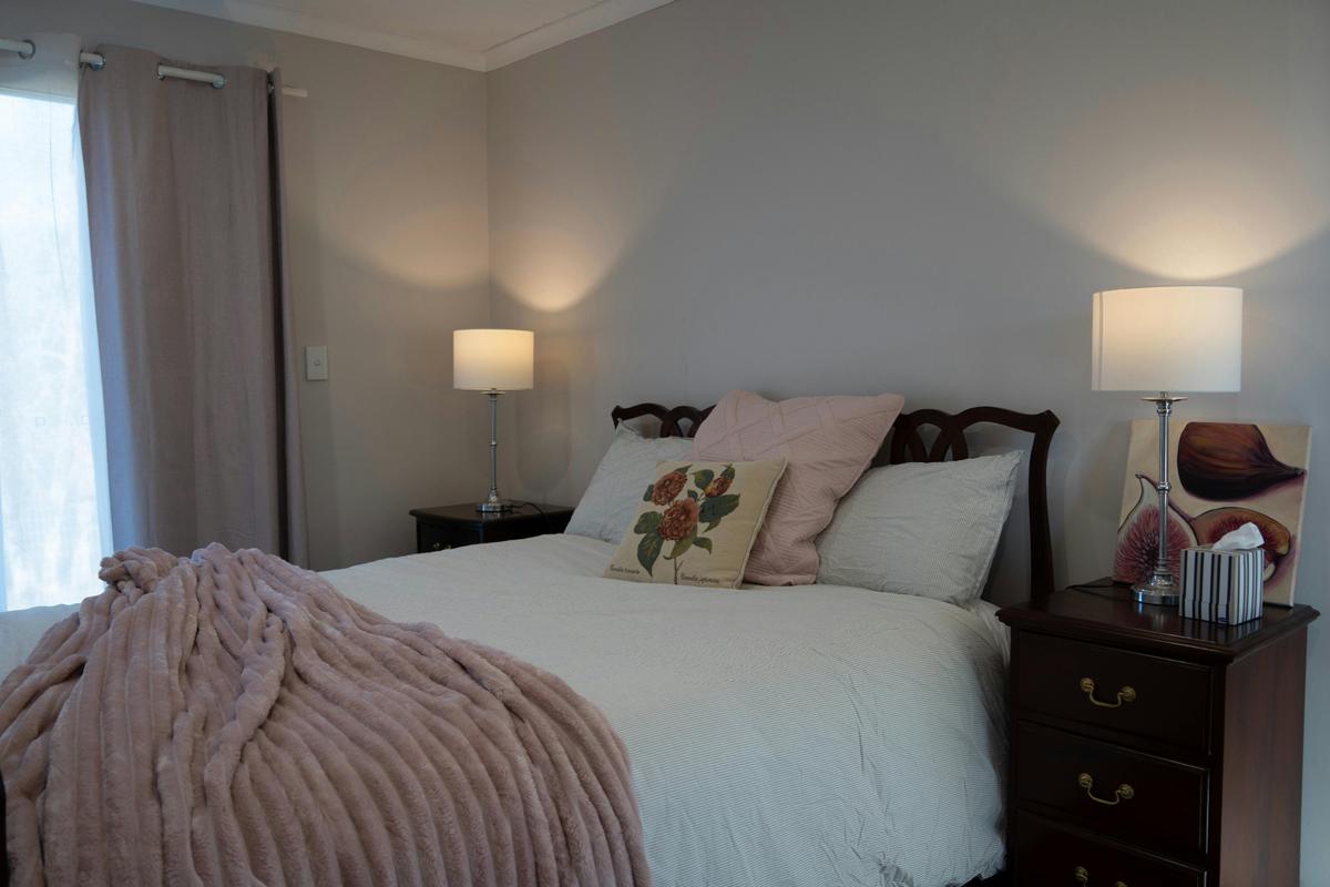 Bedroom 1 -Queen