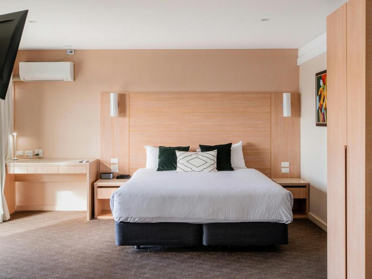 Terrace Hotel Adelaide Room