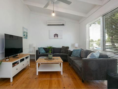 Updated Coastal Beach House in Funky Port Elliot