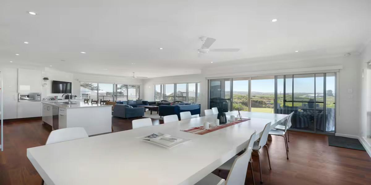 Kitchen/lounge