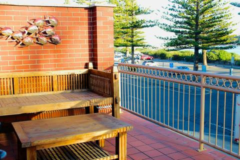 Vista Victor Harbor Beachfront Apartment No. 4