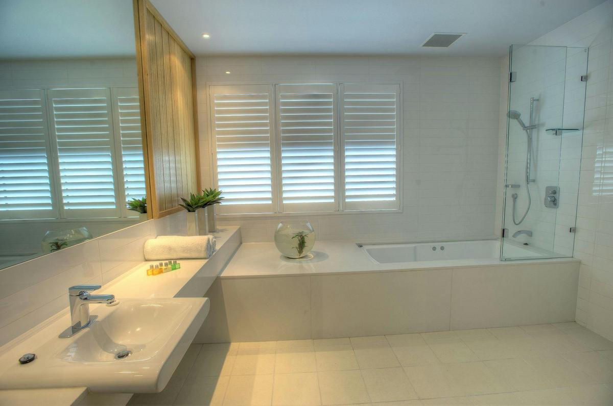 Deluxe Spa Room