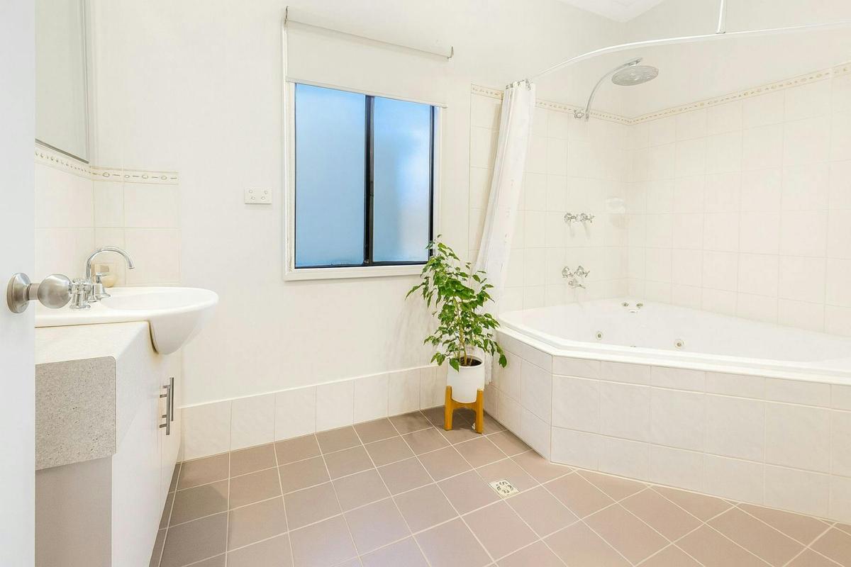 The Valley Hideaway - Bathroom