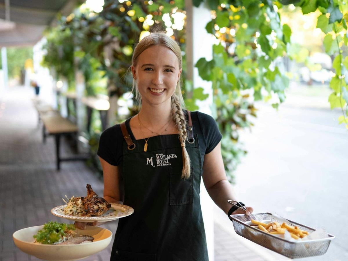 Alfresco dining at the Maylands