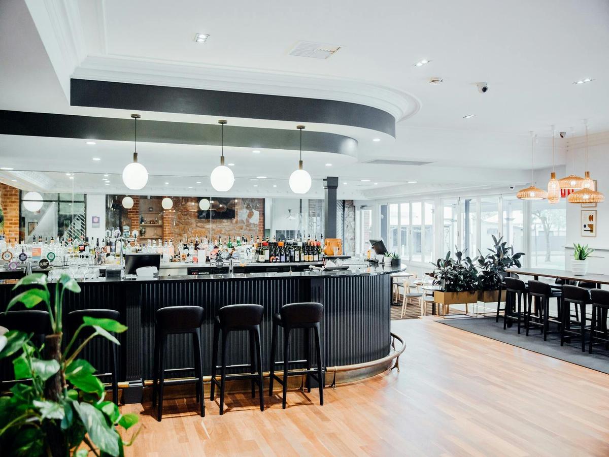 Lounge Bar