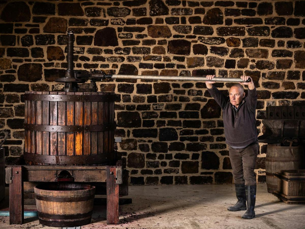 Two Sisters Winemaker Leon Deans