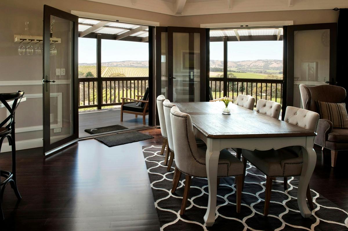 Highland dining to deck
