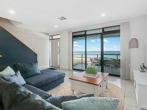 Three Level Esplanade Magic with Stunning Views