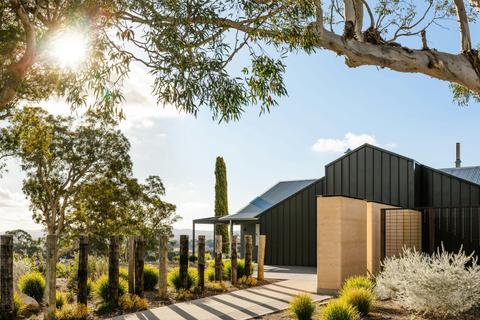Trail Hopper Hop On Hop Off Tours - Adelaide Hills