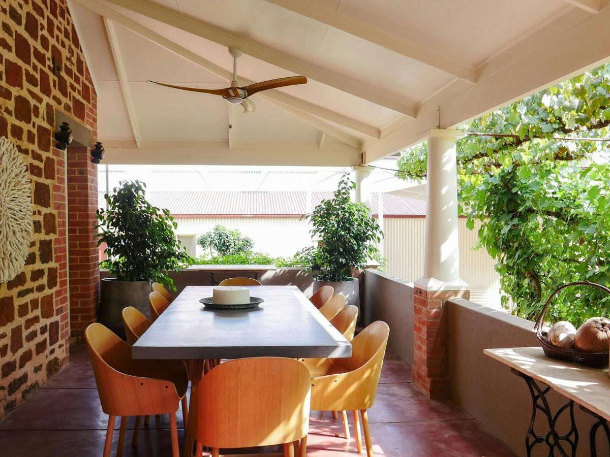 Wilsford House Outdoor Dining