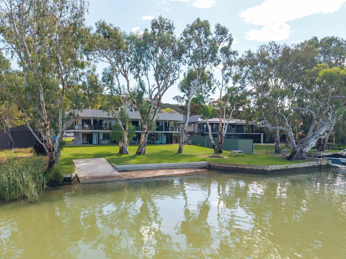 riverfront stylish accomodation