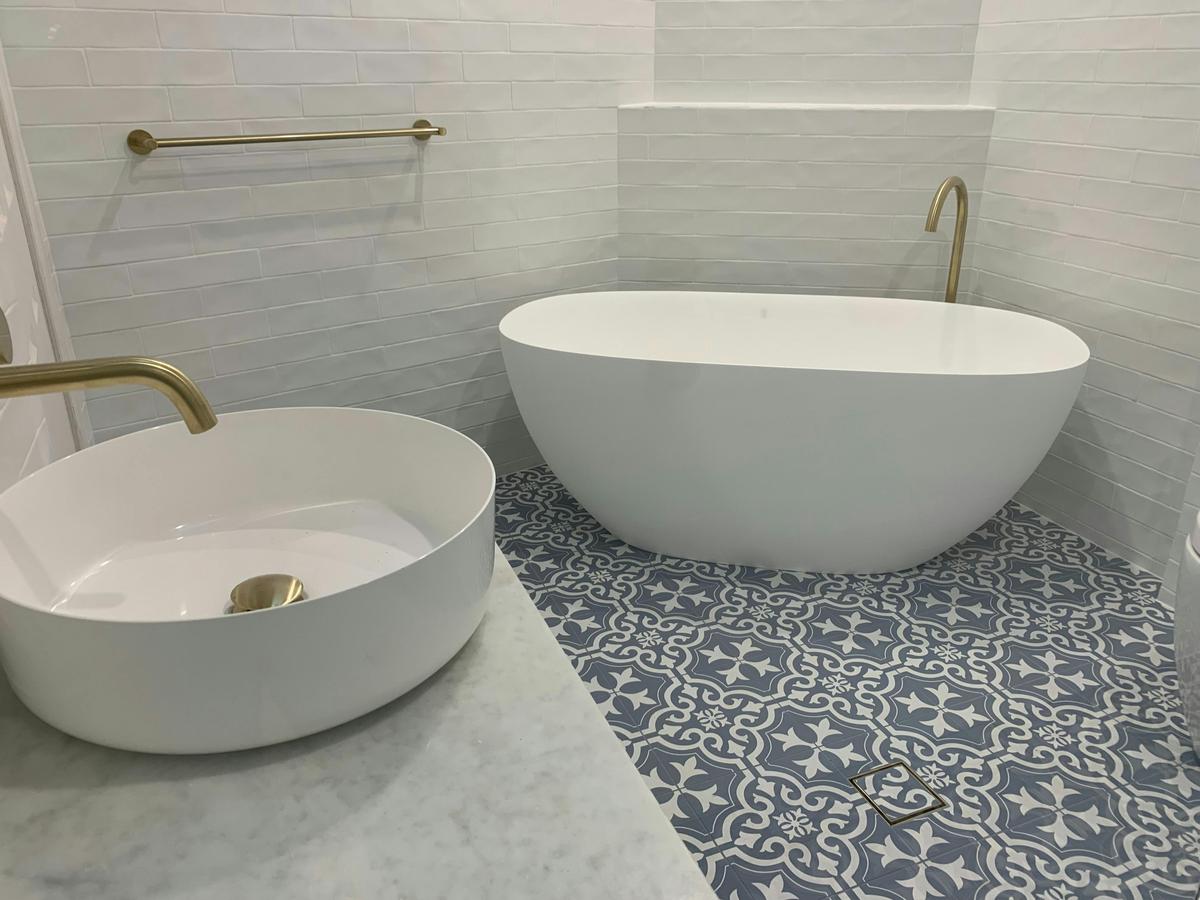 Apartment 1 bathroom