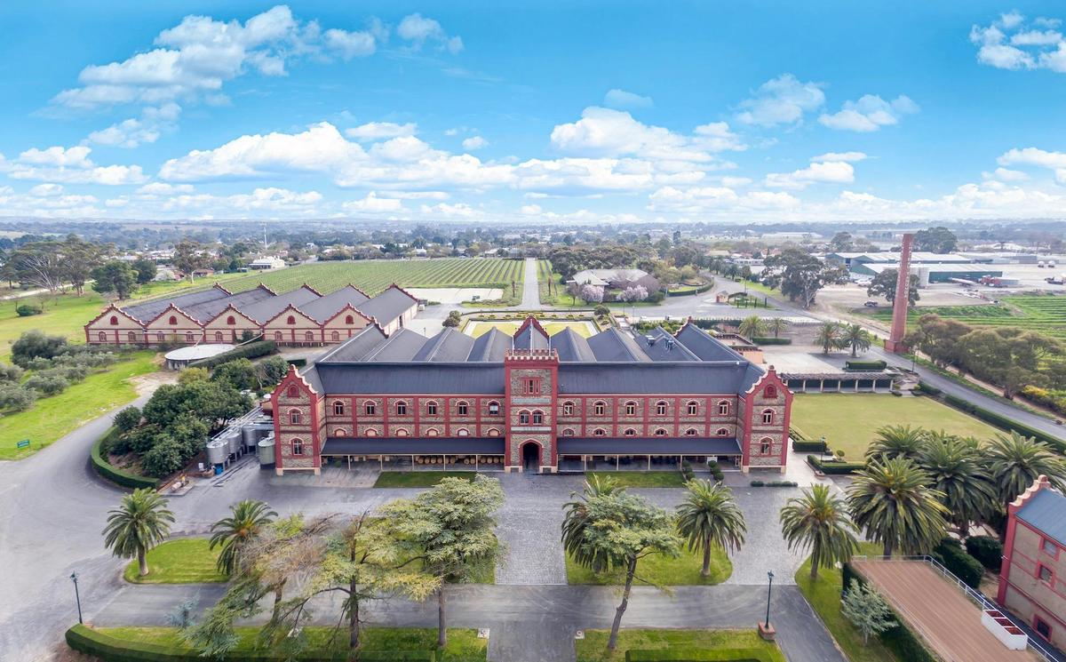 Barossa Views & Premium Chateau Tanunda