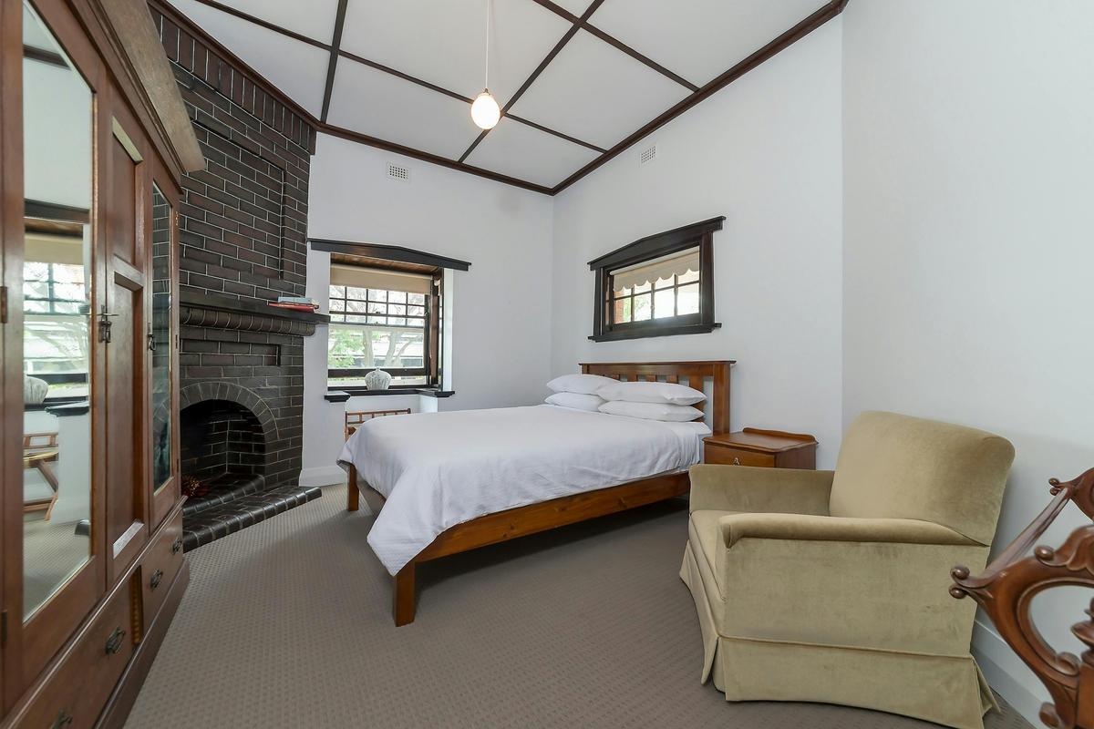 Queen bedroom