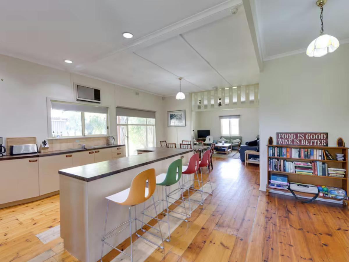 We appointed kitchen and dining facilities