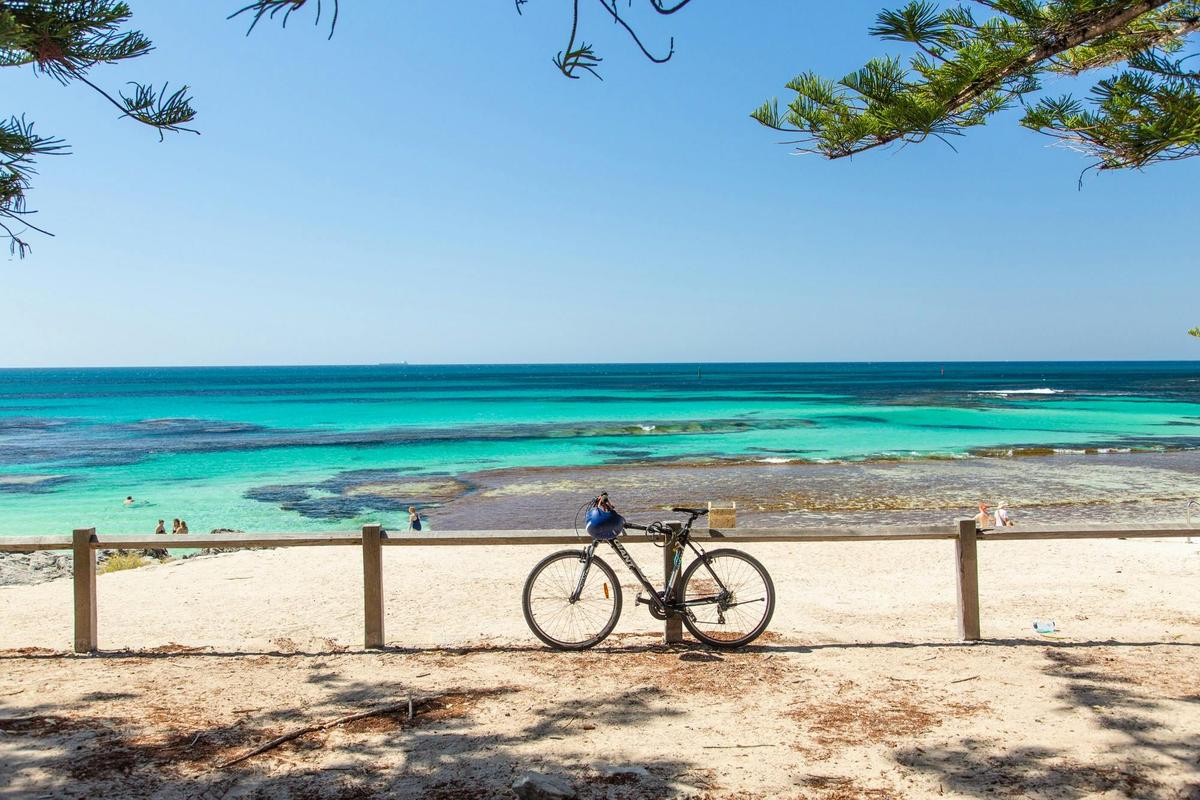 Quokkas Delight Rottnest Island Tour (with German speaking guide)