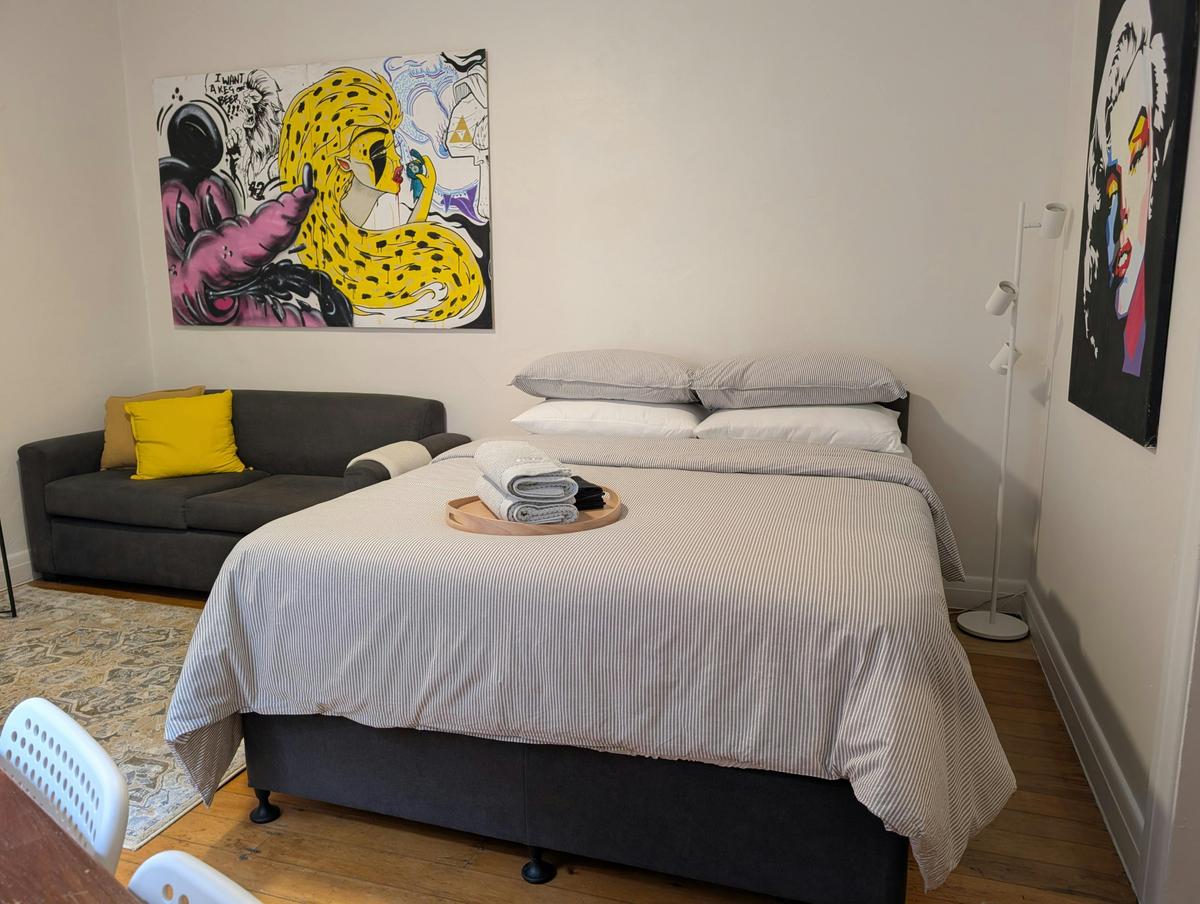 Bed and lounge