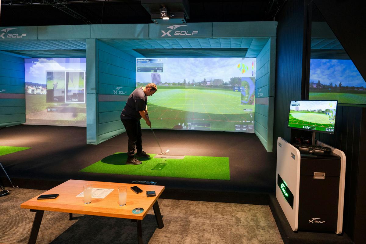 X-Golf Windsor Gardens Indoor Golf Simulator
