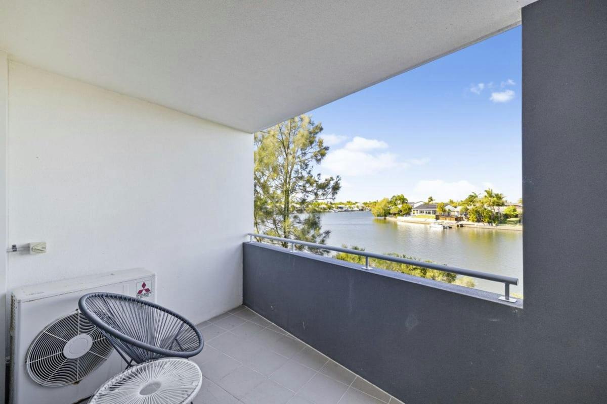 Broadwater 2 Bedroom Apartment