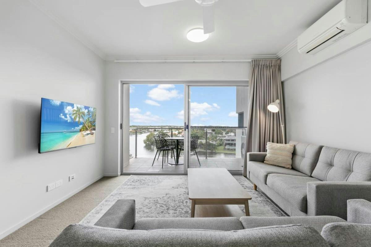 Broadwater 2 Bedroom Apartment