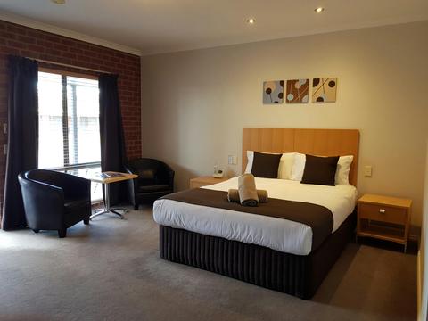 Queen Room with Spa Bath