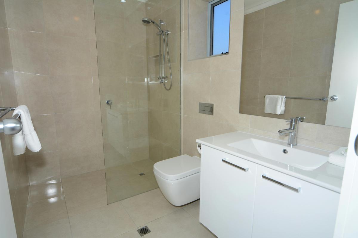 Deluxe Bathroom