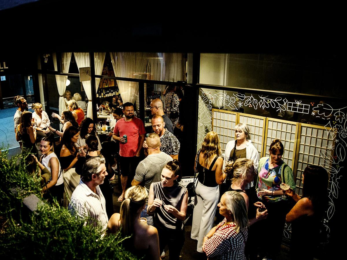 Crowds at Bar Conexão