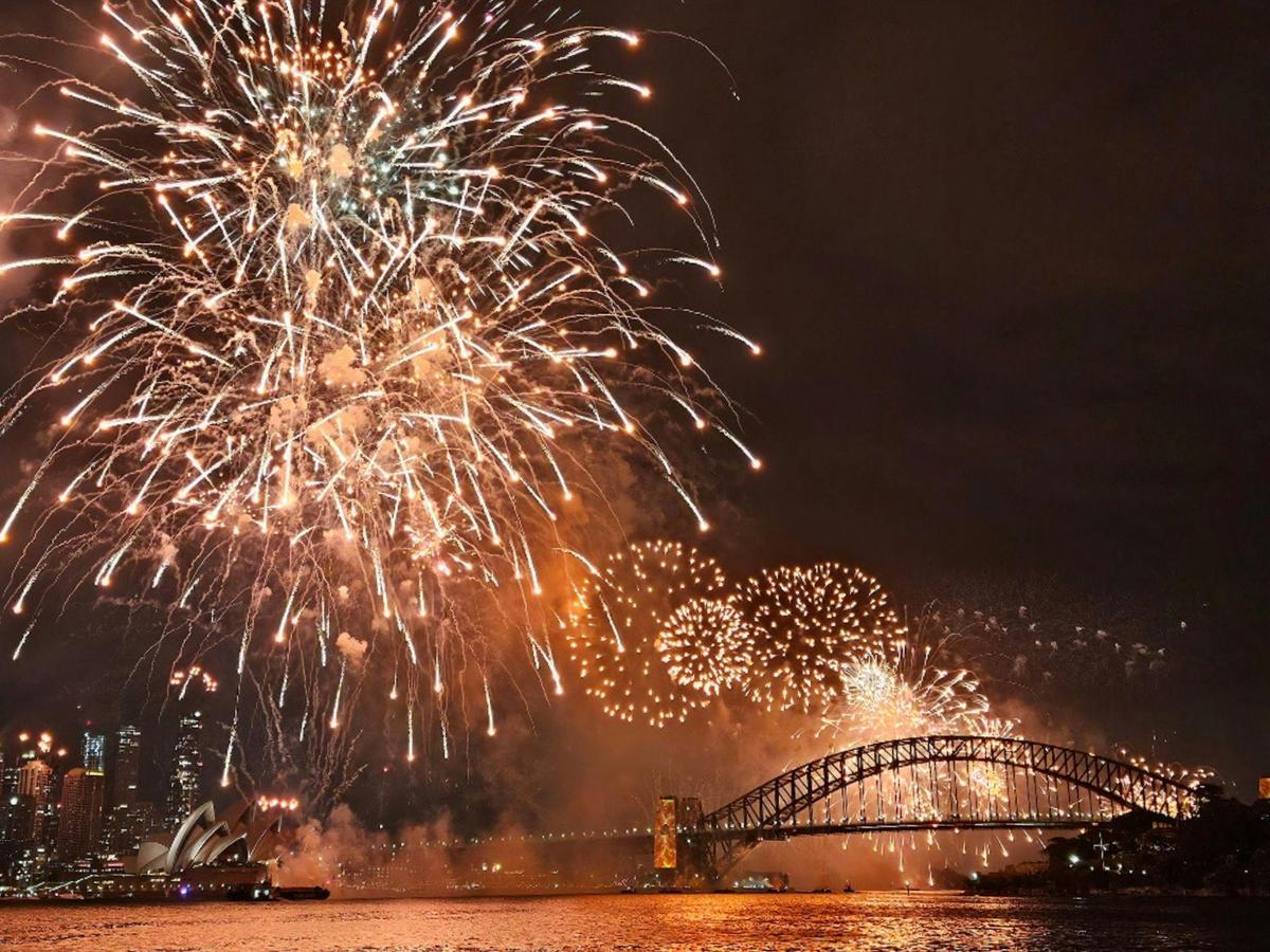 Spectacular New Year's Eve fireworks light up Sydney Harbour