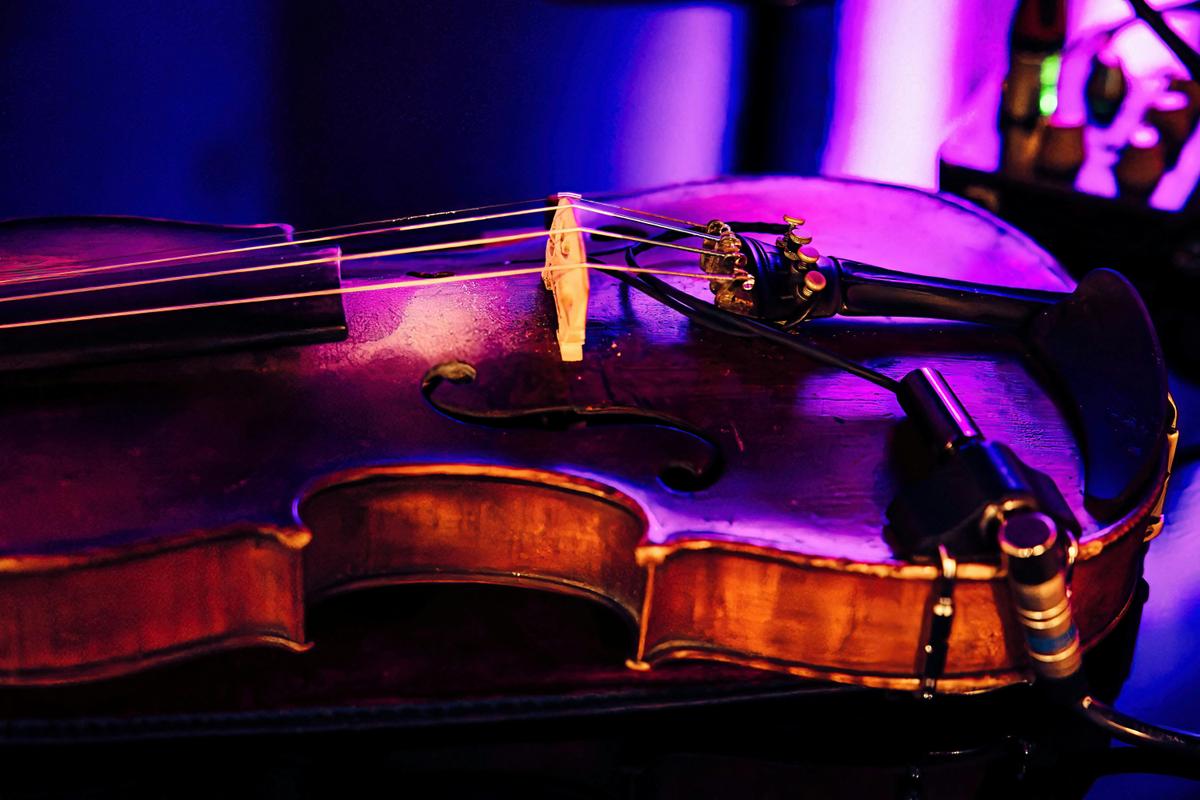 George Washingmachine creates magic with his violin