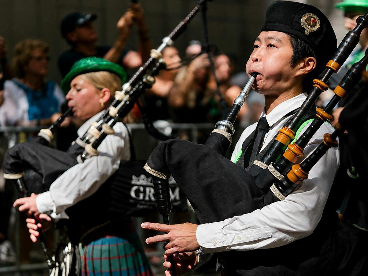Enjoy the global sound of a pipe band!