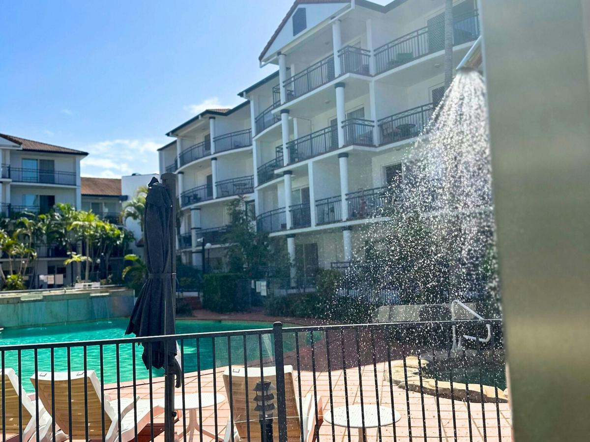 Pool with Water feature