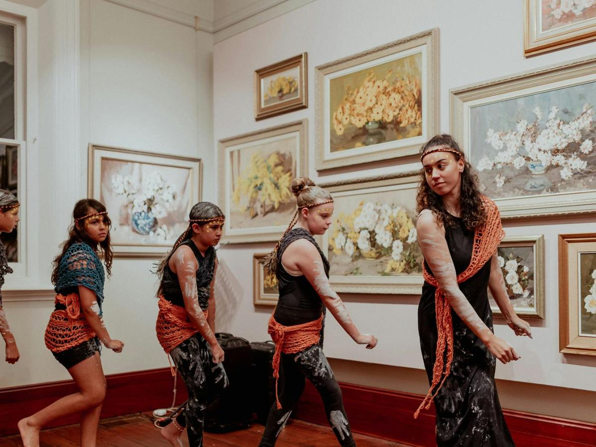 Dancers 1