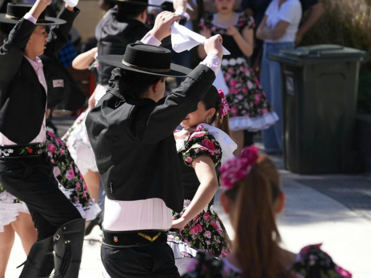 Dancers 3