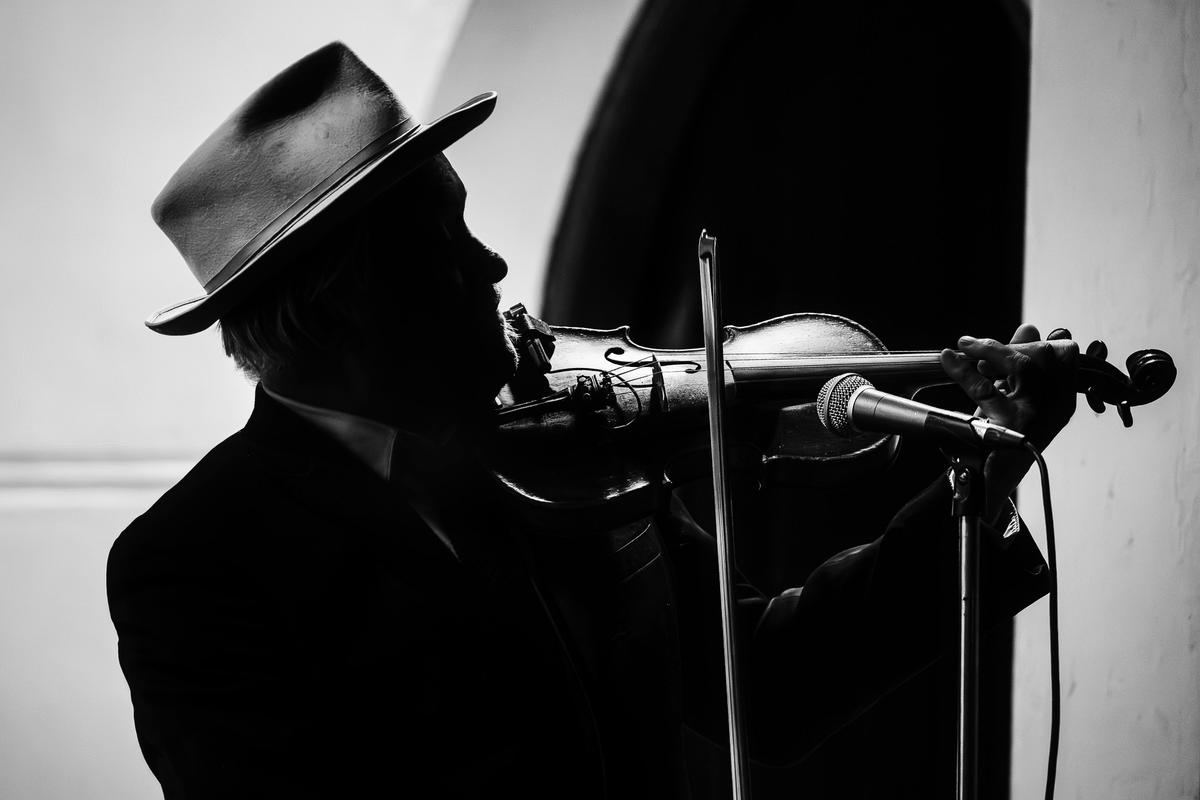 George Washingmachine plays in Newbridge
