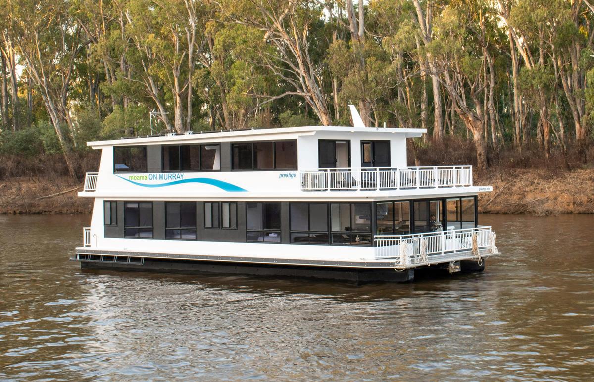Prestige 10-12 Berth Houseboat
