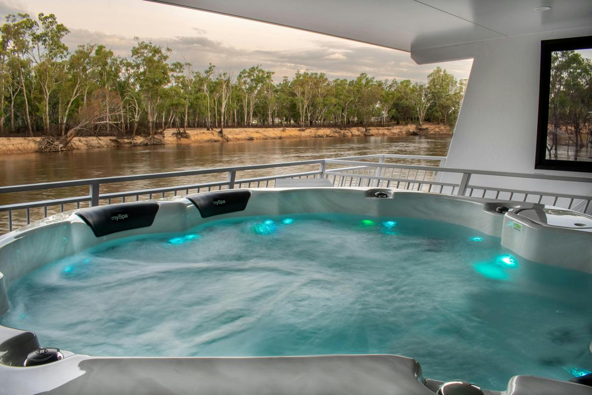 Prestige Houseboat Spa