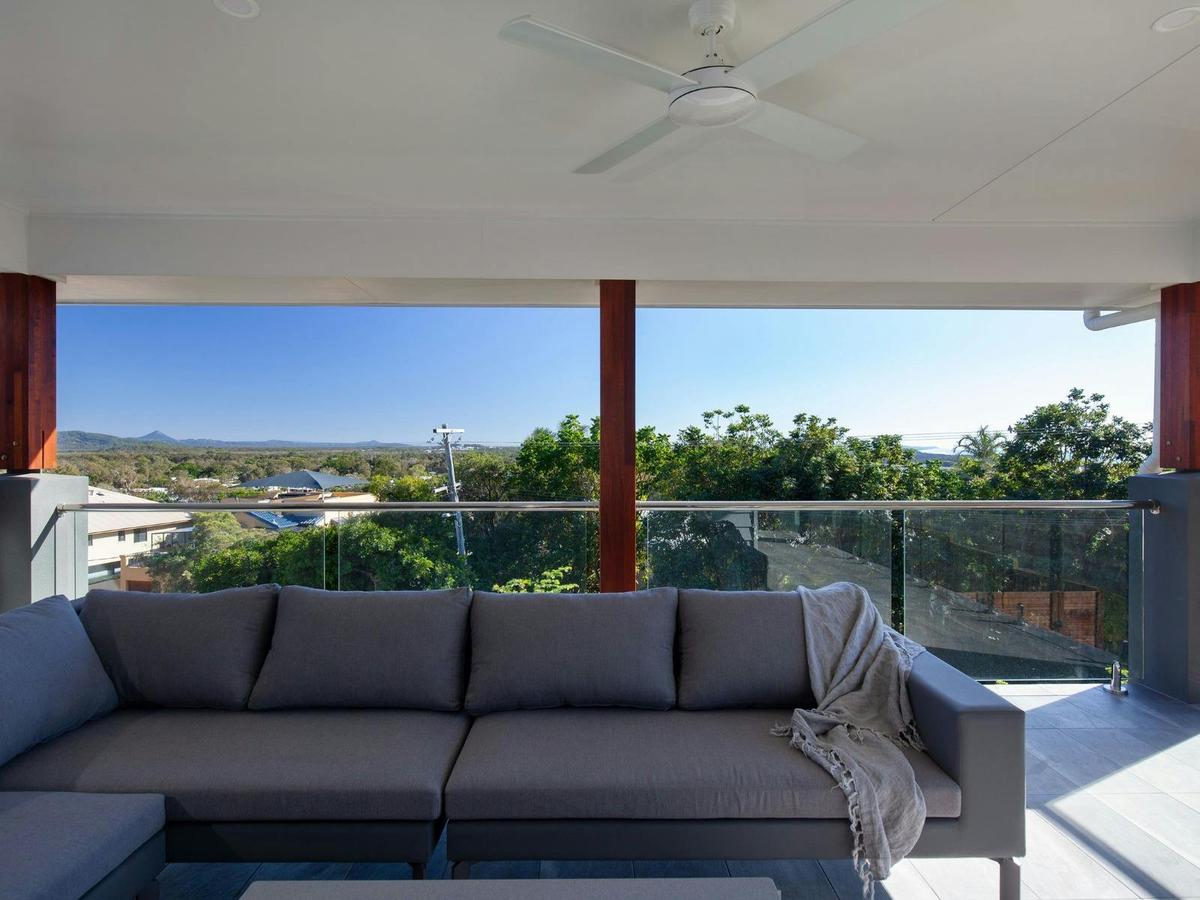 Private upstairs balcony with ocean views
