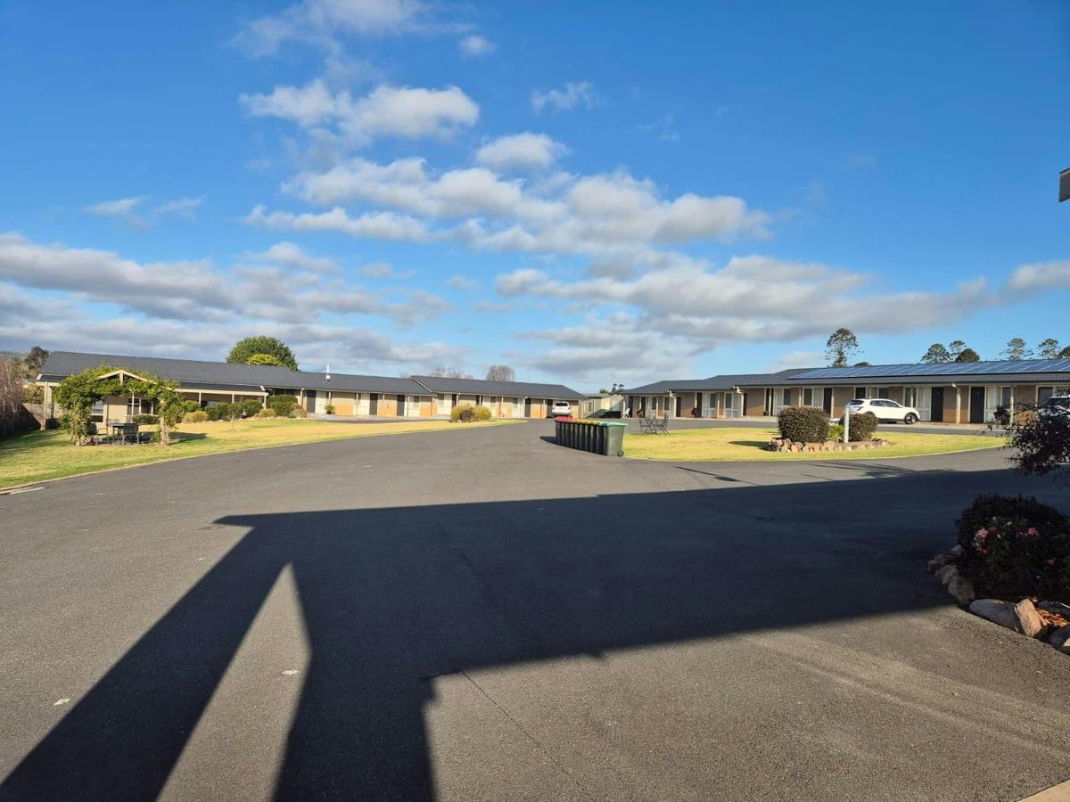 Bega Village Motor Inn – Exterior
