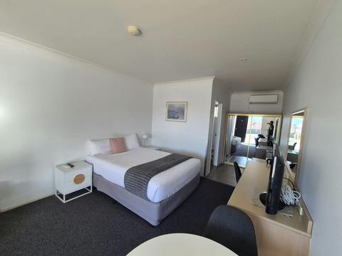 Bega Village Motor Inn