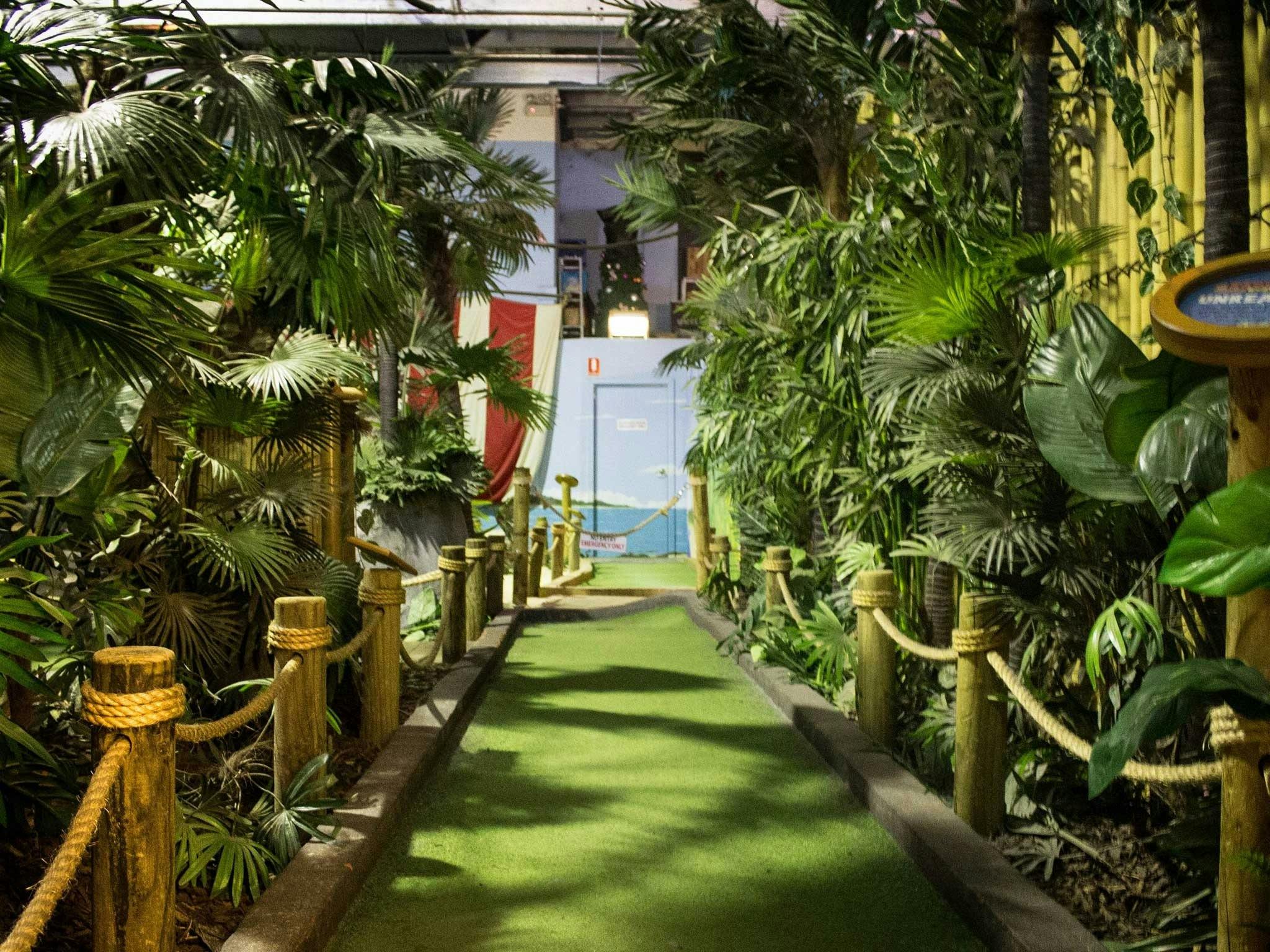 Jungle like hole at mini golf