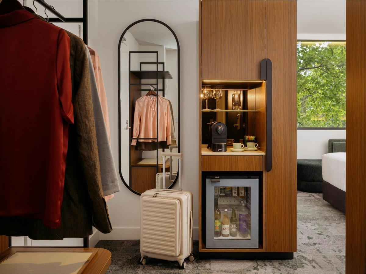Crowne Plaza Melbourne Carlton Guestroom