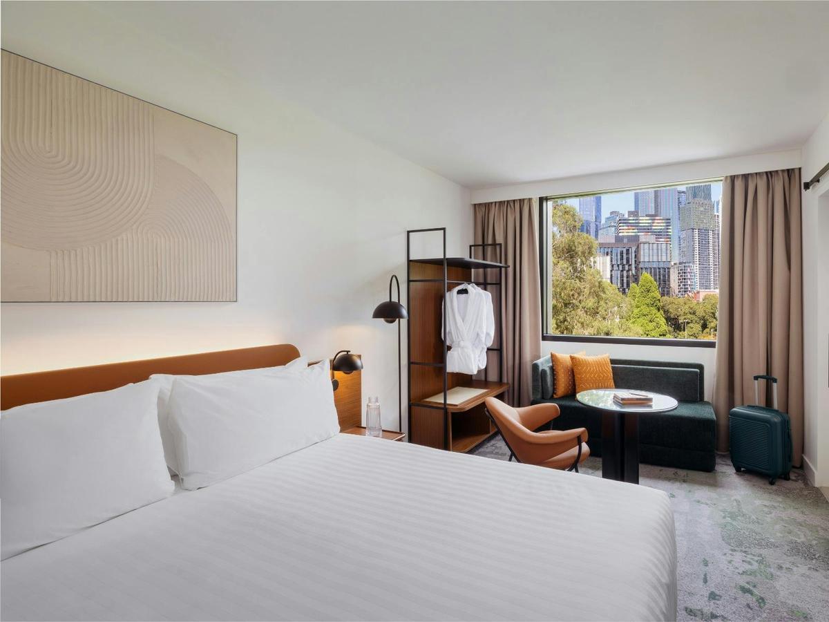 Crowne Plaza Melbourne Carlton Guestroom