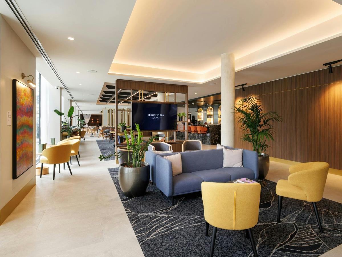 Crowne Plaza Melbourne Carlton Lobby