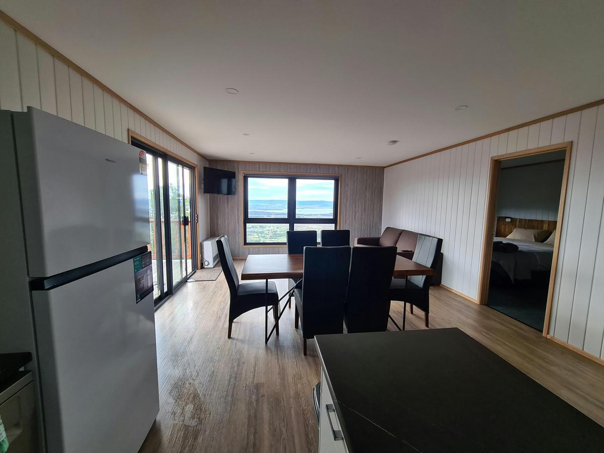 Fully equipped kitchen and dining area