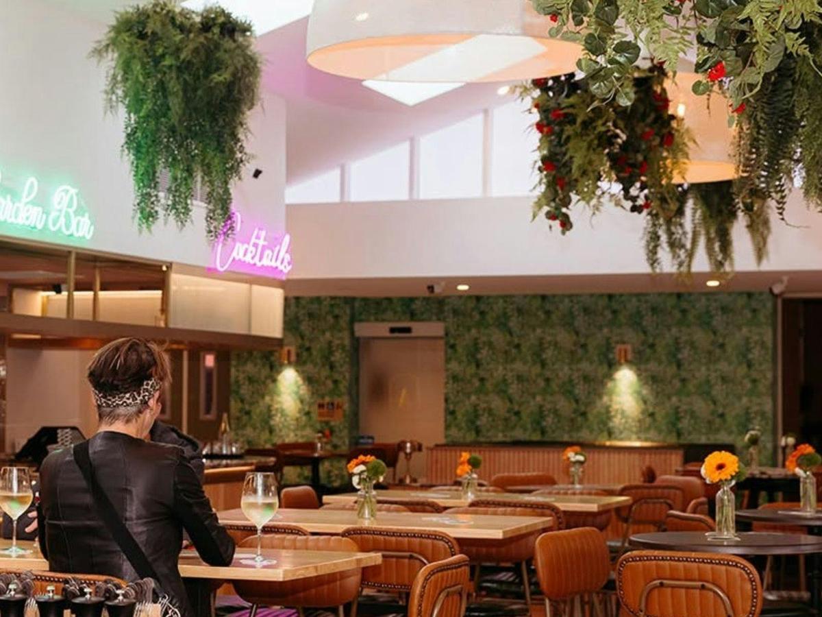 The Arms Hotel - Bar