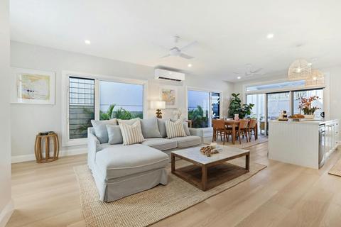 Bargara Holiday Rentals - Bargara - Basalt Beach House