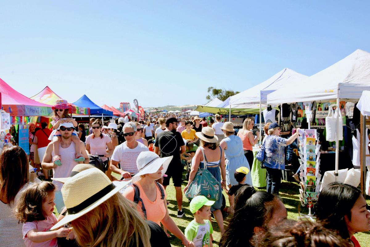 Patrons at Easter Market