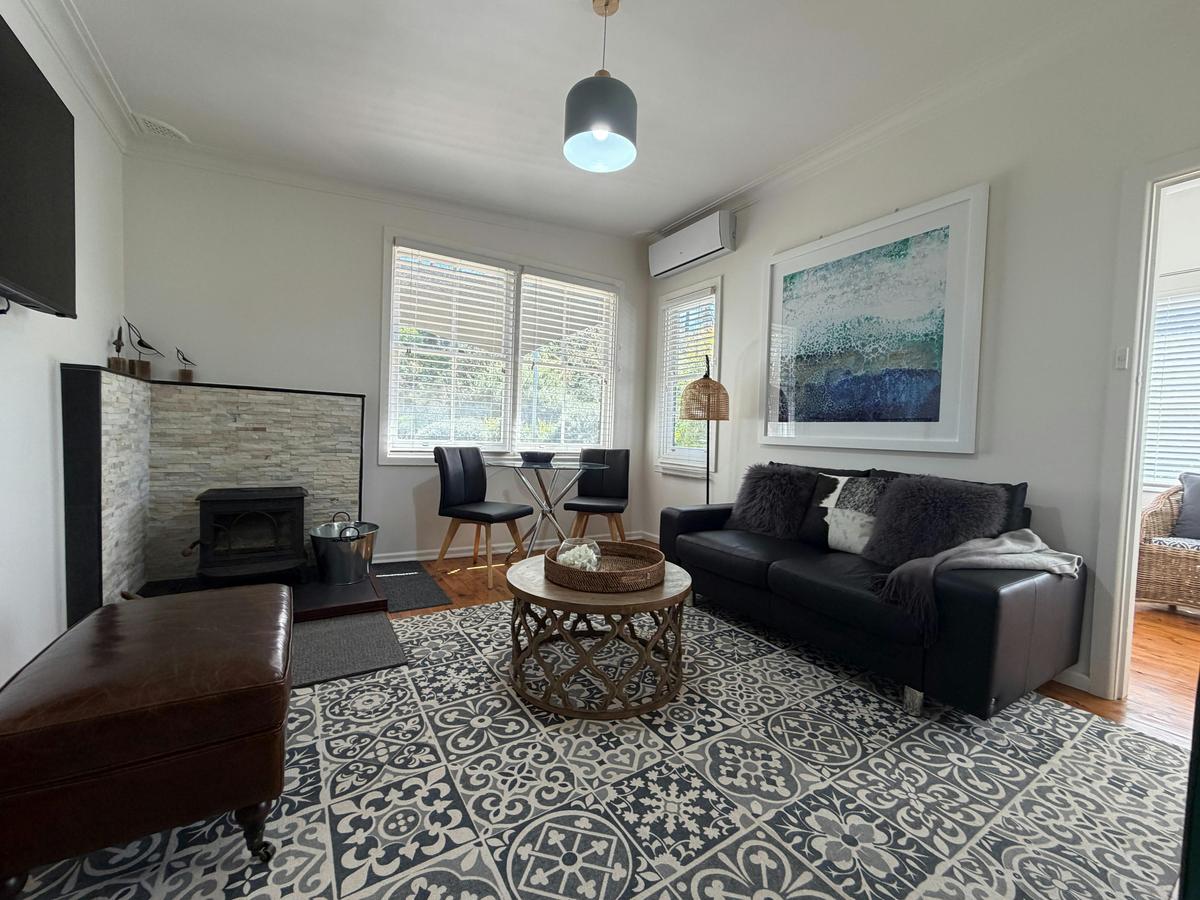 Living with wood fireplace luxury leather lounge and free WiFi & Netflix