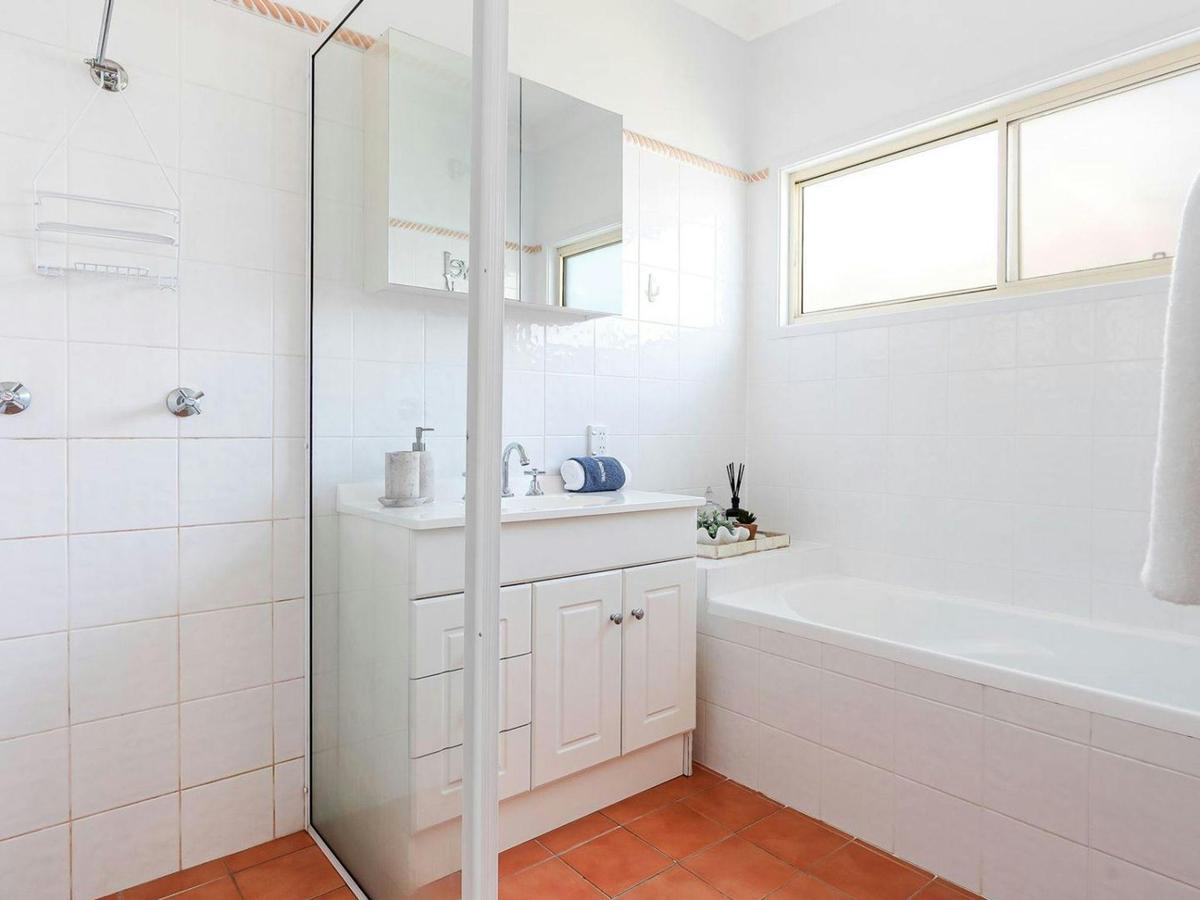 Beach Sanctuary | Bathroom | Bathtub | Shower | Vanity | Hair dryer | Hair straightener | Bodywash |