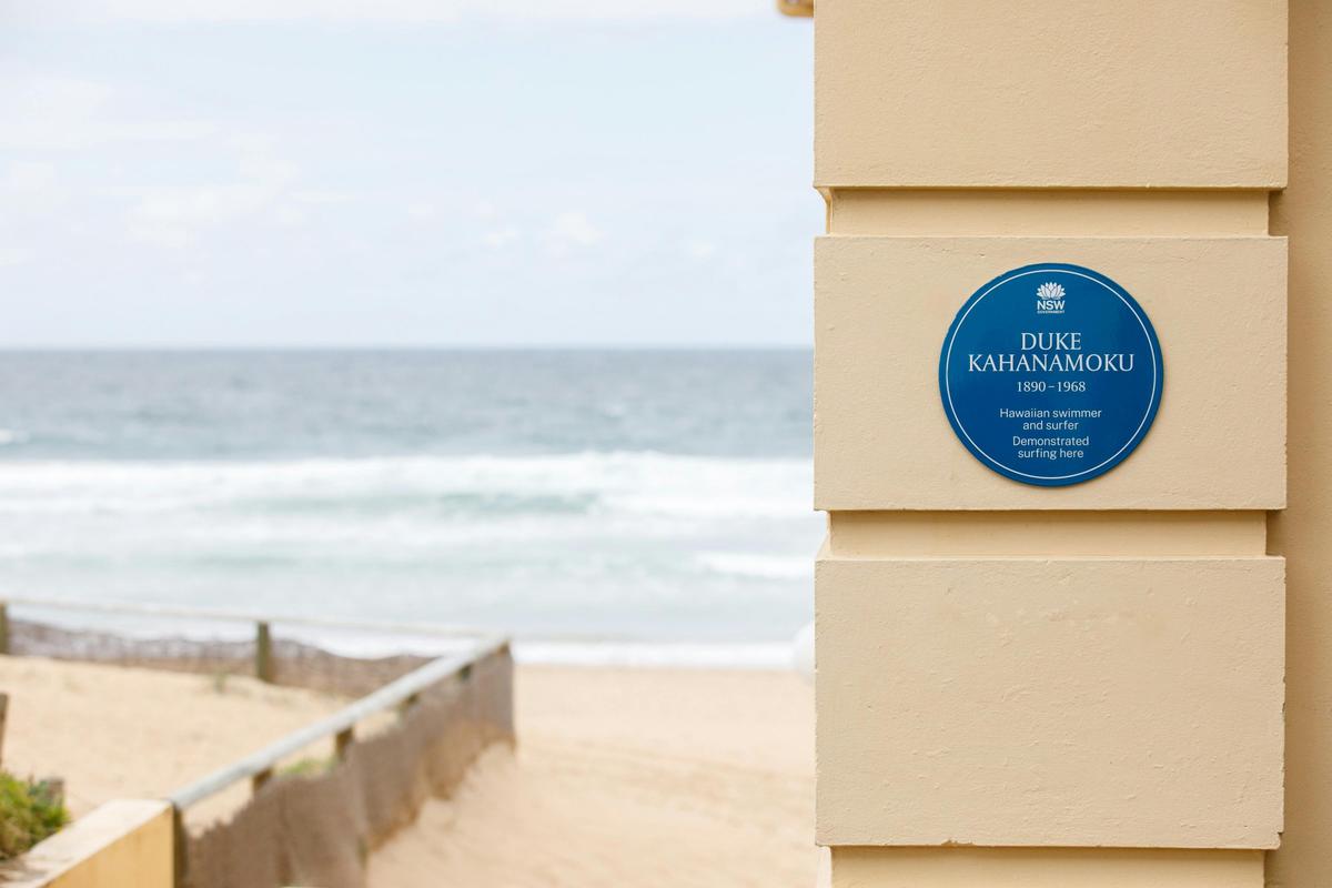 Blue Plaque on Freshwater Surf Lifesaving Club